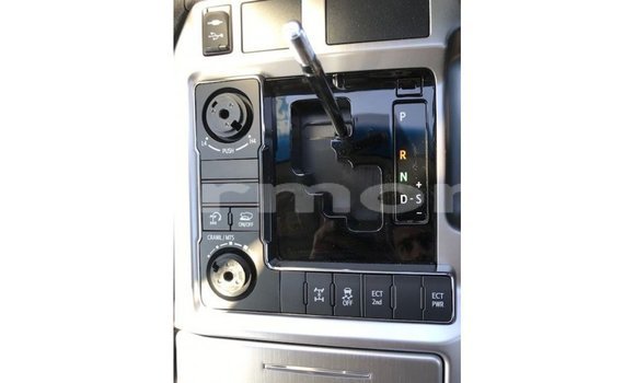 Buy Import Toyota Land Cruiser White Car in Import - Dubai in Agalega Islands Buy Import Toyota Land Cruiser White Car in Import - Dubai in Agalega Islands