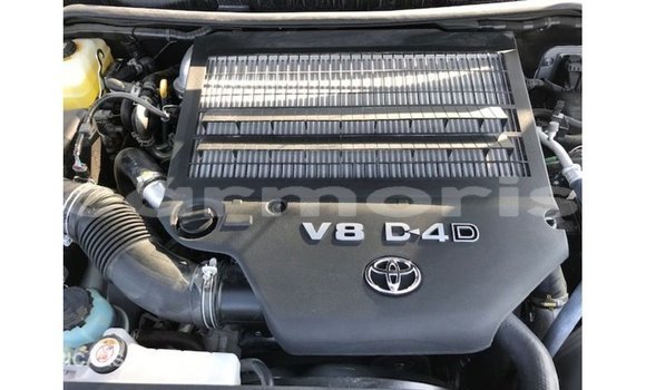 Buy Import Toyota Land Cruiser White Car in Import - Dubai in Agalega Islands Buy Import Toyota Land Cruiser White Car in Import - Dubai in Agalega Islands