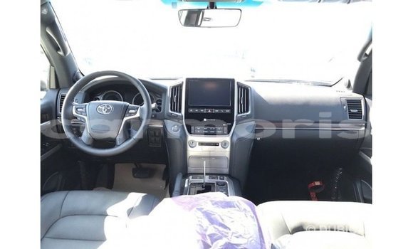 Acheter Import Voiture Toyota Land Cruiser Blanc à Import - Dubai, Îles Agalega Acheter Import Voiture Toyota Land Cruiser Blanc à Import - Dubai, Îles Agalega