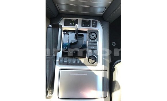 Acheter Import Voiture Toyota Land Cruiser Blanc à Import - Dubai, Îles Agalega Acheter Import Voiture Toyota Land Cruiser Blanc à Import - Dubai, Îles Agalega