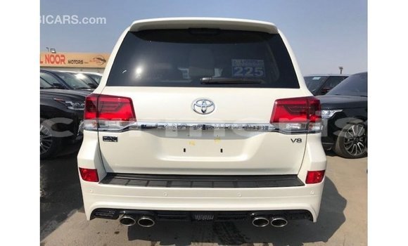 Buy Import Toyota Land Cruiser White Car in Import - Dubai in Agalega Islands Buy Import Toyota Land Cruiser White Car in Import - Dubai in Agalega Islands