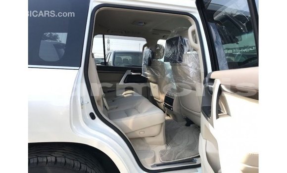 Buy Import Toyota Land Cruiser White Car in Import - Dubai in Agalega Islands Buy Import Toyota Land Cruiser White Car in Import - Dubai in Agalega Islands