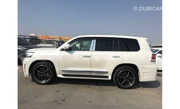 Buy Import Toyota Land Cruiser White Car in Import - Dubai in Agalega Islands Buy Import Toyota Land Cruiser White Car in Import - Dubai in Agalega Islands