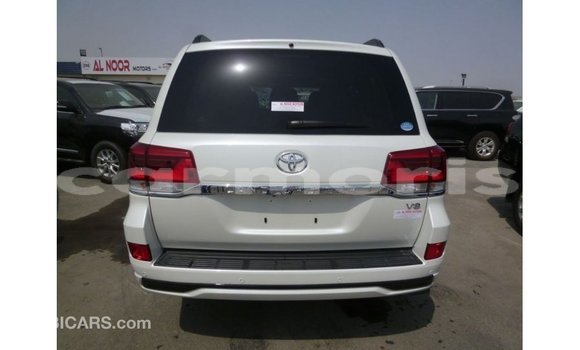 Acheter Import Voiture Toyota Land Cruiser Blanc à Import - Dubai, Îles Agalega Acheter Import Voiture Toyota Land Cruiser Blanc à Import - Dubai, Îles Agalega