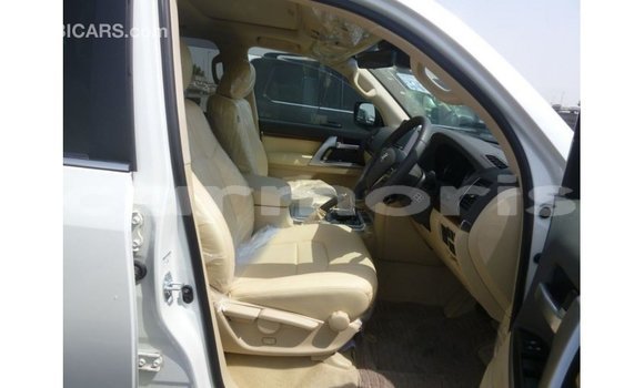 Acheter Import Voiture Toyota Land Cruiser Blanc à Import - Dubai, Îles Agalega Acheter Import Voiture Toyota Land Cruiser Blanc à Import - Dubai, Îles Agalega