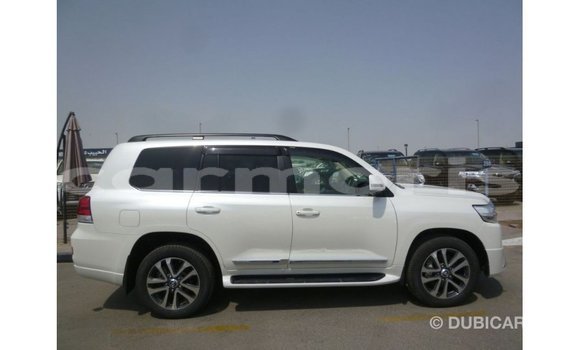 Acheter Import Voiture Toyota Land Cruiser Blanc à Import - Dubai, Îles Agalega Acheter Import Voiture Toyota Land Cruiser Blanc à Import - Dubai, Îles Agalega