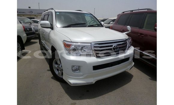 Buy Import Toyota Land Cruiser White Car in Import - Dubai in Agalega Islands Buy Import Toyota Land Cruiser White Car in Import - Dubai in Agalega Islands