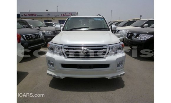 Buy Import Toyota Land Cruiser White Car in Import - Dubai in Agalega Islands Buy Import Toyota Land Cruiser White Car in Import - Dubai in Agalega Islands