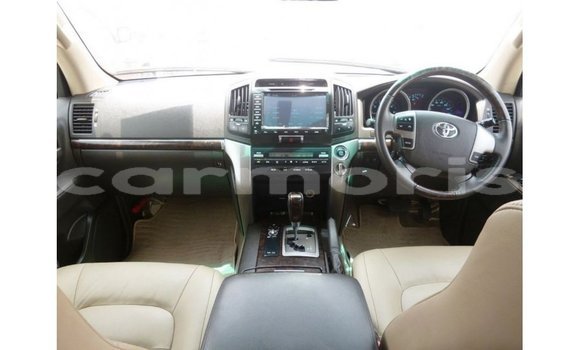 Buy Import Toyota Land Cruiser White Car in Import - Dubai in Agalega Islands Buy Import Toyota Land Cruiser White Car in Import - Dubai in Agalega Islands