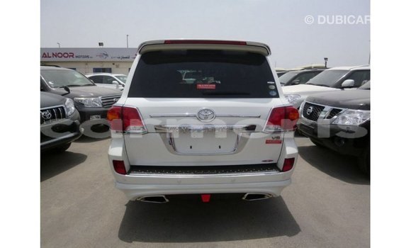 Buy Import Toyota Land Cruiser White Car in Import - Dubai in Agalega Islands Buy Import Toyota Land Cruiser White Car in Import - Dubai in Agalega Islands