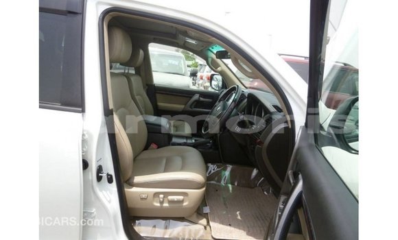 Buy Import Toyota Land Cruiser White Car in Import - Dubai in Agalega Islands Buy Import Toyota Land Cruiser White Car in Import - Dubai in Agalega Islands