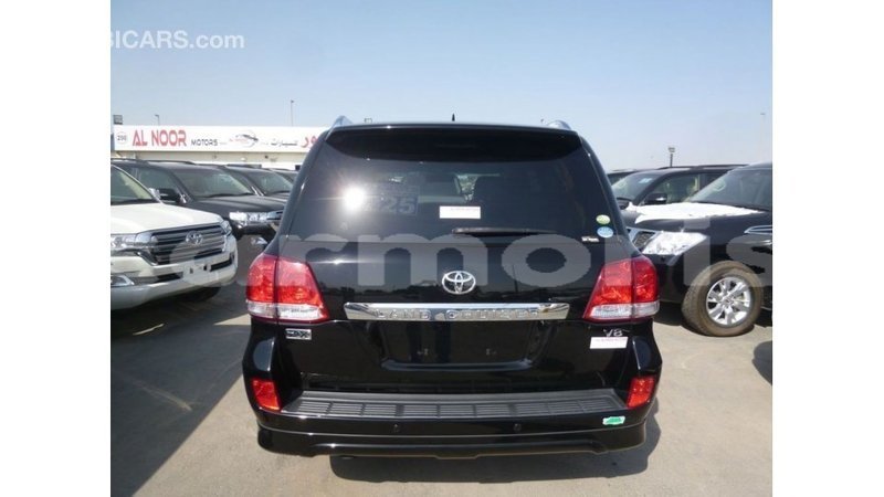 Big with watermark toyota land cruiser agalega islands import dubai 3487