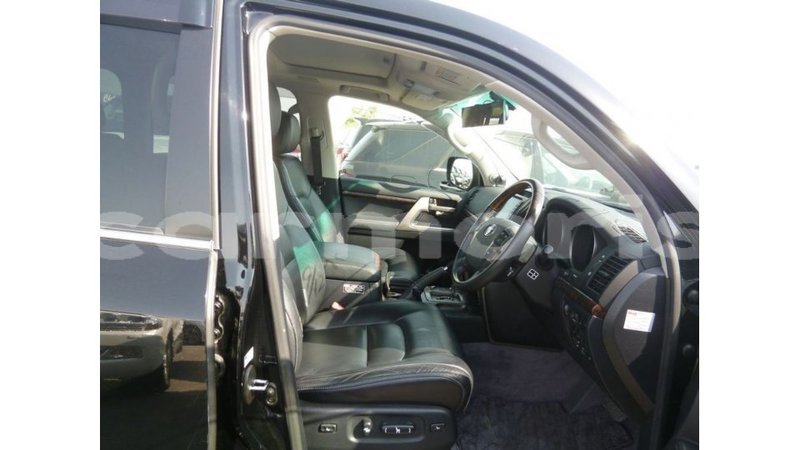 Big with watermark toyota land cruiser agalega islands import dubai 3487