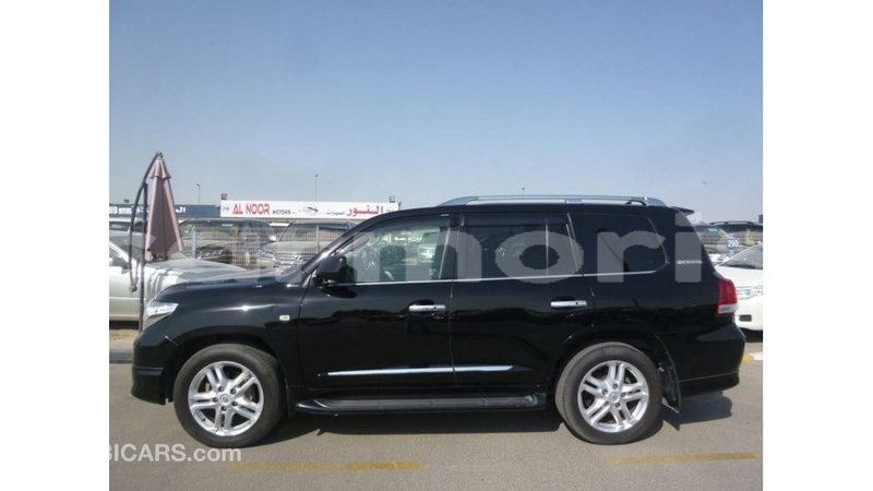 Big with watermark toyota land cruiser agalega islands import dubai 3487