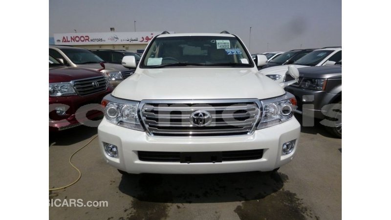 Big with watermark toyota land cruiser agalega islands import dubai 3495