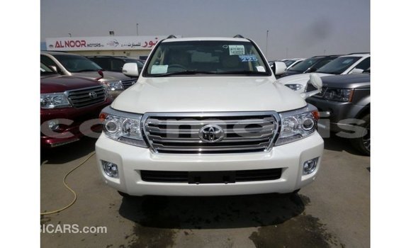 Acheter Import Voiture Toyota Land Cruiser Blanc à Import - Dubai, Îles Agalega Acheter Import Voiture Toyota Land Cruiser Blanc à Import - Dubai, Îles Agalega