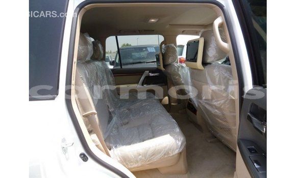 Acheter Import Voiture Toyota Land Cruiser Blanc à Import - Dubai, Îles Agalega Acheter Import Voiture Toyota Land Cruiser Blanc à Import - Dubai, Îles Agalega