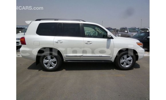 Acheter Import Voiture Toyota Land Cruiser Blanc à Import - Dubai, Îles Agalega Acheter Import Voiture Toyota Land Cruiser Blanc à Import - Dubai, Îles Agalega