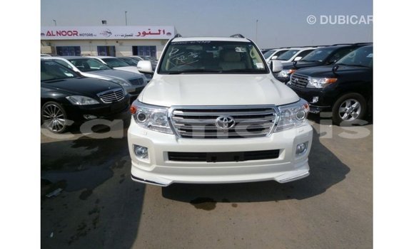 Buy Import Toyota Land Cruiser White Car in Import - Dubai in Agalega Islands Buy Import Toyota Land Cruiser White Car in Import - Dubai in Agalega Islands