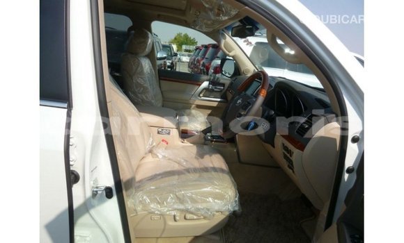 Buy Import Toyota Land Cruiser White Car in Import - Dubai in Agalega Islands Buy Import Toyota Land Cruiser White Car in Import - Dubai in Agalega Islands