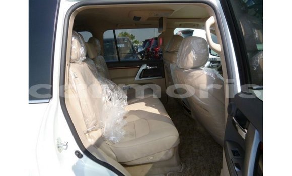 Buy Import Toyota Land Cruiser White Car in Import - Dubai in Agalega Islands Buy Import Toyota Land Cruiser White Car in Import - Dubai in Agalega Islands