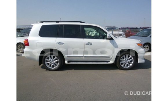 Buy Import Toyota Land Cruiser White Car in Import - Dubai in Agalega Islands Buy Import Toyota Land Cruiser White Car in Import - Dubai in Agalega Islands