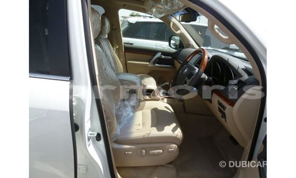 Acheter Import Voiture Toyota Land Cruiser Blanc à Import - Dubai, Îles Agalega Acheter Import Voiture Toyota Land Cruiser Blanc à Import - Dubai, Îles Agalega