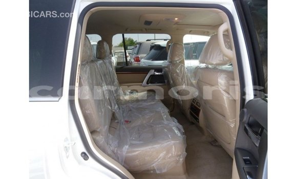 Acheter Import Voiture Toyota Land Cruiser Blanc à Import - Dubai, Îles Agalega Acheter Import Voiture Toyota Land Cruiser Blanc à Import - Dubai, Îles Agalega