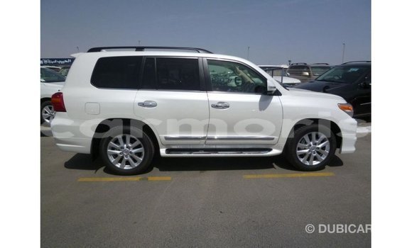 Acheter Import Voiture Toyota Land Cruiser Blanc à Import - Dubai, Îles Agalega Acheter Import Voiture Toyota Land Cruiser Blanc à Import - Dubai, Îles Agalega