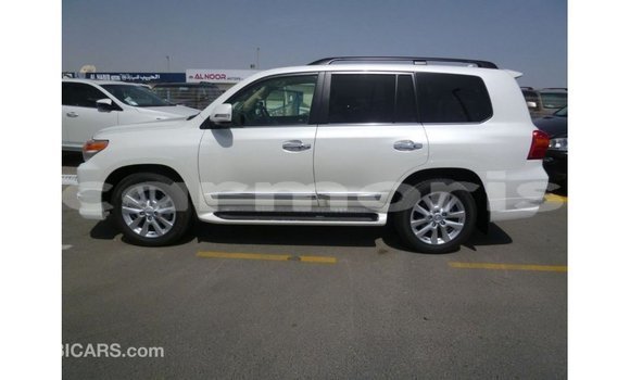 Acheter Import Voiture Toyota Land Cruiser Blanc à Import - Dubai, Îles Agalega Acheter Import Voiture Toyota Land Cruiser Blanc à Import - Dubai, Îles Agalega