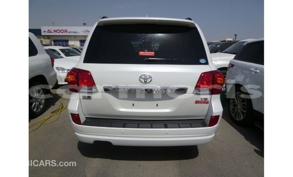 Acheter Import Voiture Toyota Land Cruiser Blanc à Import - Dubai, Îles Agalega Acheter Import Voiture Toyota Land Cruiser Blanc à Import - Dubai, Îles Agalega