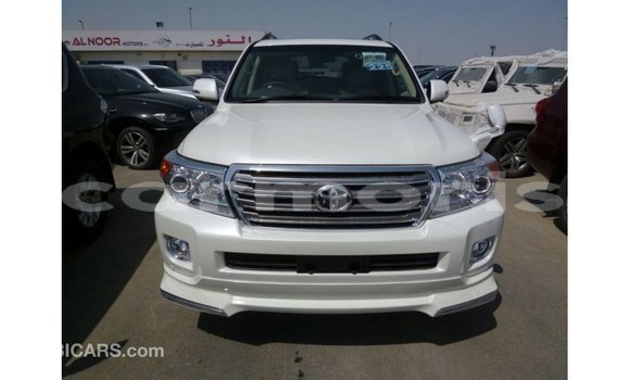Buy Import Toyota Land Cruiser White Car in Import - Dubai in Agalega Islands Buy Import Toyota Land Cruiser White Car in Import - Dubai in Agalega Islands