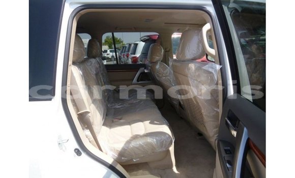 Buy Import Toyota Land Cruiser White Car in Import - Dubai in Agalega Islands Buy Import Toyota Land Cruiser White Car in Import - Dubai in Agalega Islands