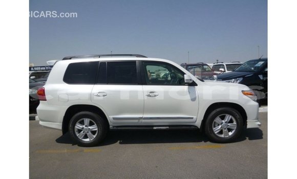Buy Import Toyota Land Cruiser White Car in Import - Dubai in Agalega Islands Buy Import Toyota Land Cruiser White Car in Import - Dubai in Agalega Islands