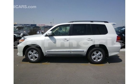 Buy Import Toyota Land Cruiser White Car in Import - Dubai in Agalega Islands Buy Import Toyota Land Cruiser White Car in Import - Dubai in Agalega Islands