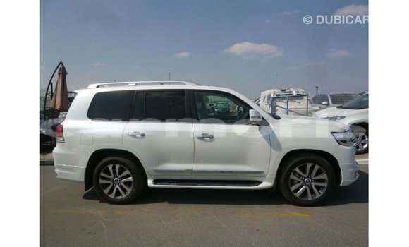 Buy Import Toyota Land Cruiser White Car in Import - Dubai in Agalega Islands Buy Import Toyota Land Cruiser White Car in Import - Dubai in Agalega Islands