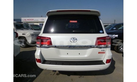 Buy Import Toyota Land Cruiser White Car in Import - Dubai in Agalega Islands Buy Import Toyota Land Cruiser White Car in Import - Dubai in Agalega Islands