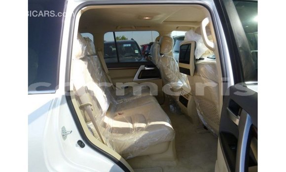 Buy Import Toyota Land Cruiser White Car in Import - Dubai in Agalega Islands Buy Import Toyota Land Cruiser White Car in Import - Dubai in Agalega Islands