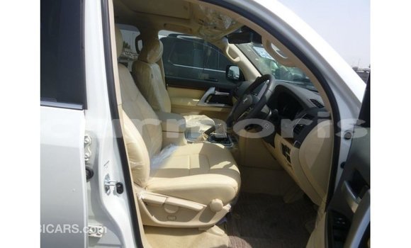 Buy Import Toyota Land Cruiser White Car in Import - Dubai in Agalega Islands Buy Import Toyota Land Cruiser White Car in Import - Dubai in Agalega Islands