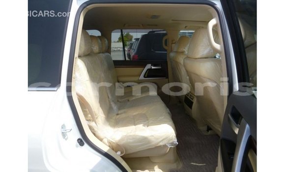 Buy Import Toyota Land Cruiser White Car in Import - Dubai in Agalega Islands Buy Import Toyota Land Cruiser White Car in Import - Dubai in Agalega Islands