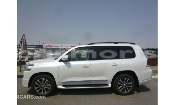 Buy Import Toyota Land Cruiser White Car in Import - Dubai in Agalega Islands Buy Import Toyota Land Cruiser White Car in Import - Dubai in Agalega Islands