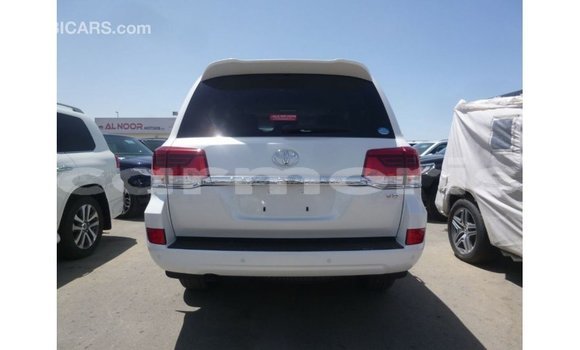 Acheter Import Voiture Toyota Land Cruiser Blanc à Import - Dubai, Îles Agalega Acheter Import Voiture Toyota Land Cruiser Blanc à Import - Dubai, Îles Agalega