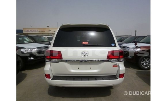 Acheter Import Voiture Toyota Land Cruiser Blanc à Import - Dubai, Îles Agalega Acheter Import Voiture Toyota Land Cruiser Blanc à Import - Dubai, Îles Agalega