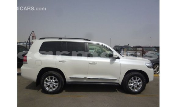 Acheter Import Voiture Toyota Land Cruiser Blanc à Import - Dubai, Îles Agalega Acheter Import Voiture Toyota Land Cruiser Blanc à Import - Dubai, Îles Agalega