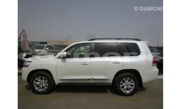 Acheter Import Voiture Toyota Land Cruiser Blanc à Import - Dubai, Îles Agalega Acheter Import Voiture Toyota Land Cruiser Blanc à Import - Dubai, Îles Agalega