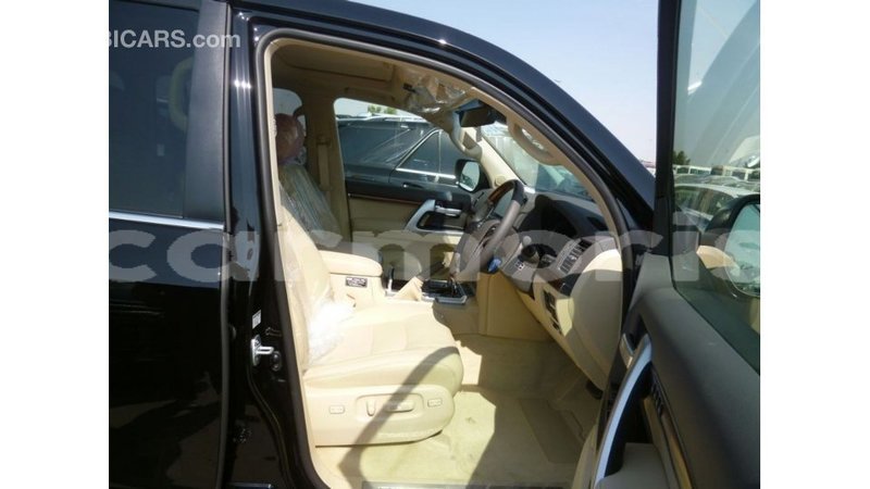 Big with watermark toyota land cruiser agalega islands import dubai 3519