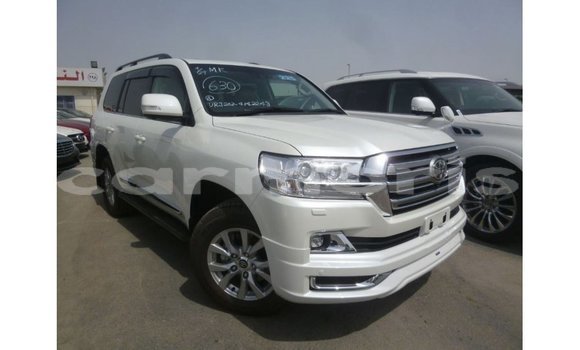 Acheter Import Voiture Toyota Land Cruiser Blanc à Import - Dubai, Îles Agalega Acheter Import Voiture Toyota Land Cruiser Blanc à Import - Dubai, Îles Agalega