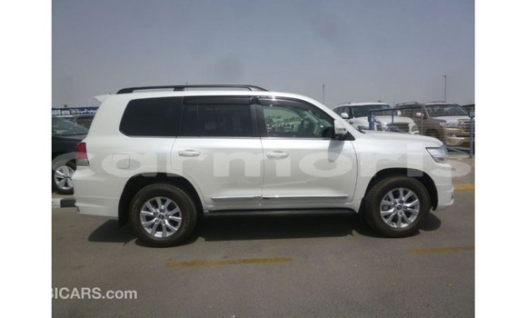Acheter Import Voiture Toyota Land Cruiser Blanc à Import - Dubai, Îles Agalega Acheter Import Voiture Toyota Land Cruiser Blanc à Import - Dubai, Îles Agalega