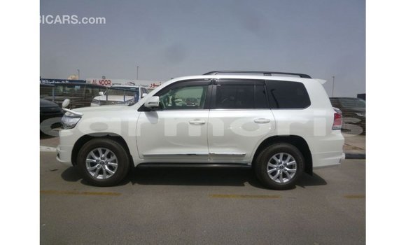 Acheter Import Voiture Toyota Land Cruiser Blanc à Import - Dubai, Îles Agalega Acheter Import Voiture Toyota Land Cruiser Blanc à Import - Dubai, Îles Agalega