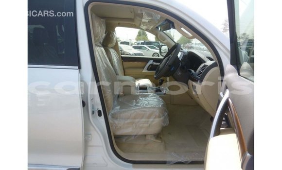 Acheter Import Voiture Toyota Land Cruiser Blanc à Import - Dubai, Îles Agalega Acheter Import Voiture Toyota Land Cruiser Blanc à Import - Dubai, Îles Agalega